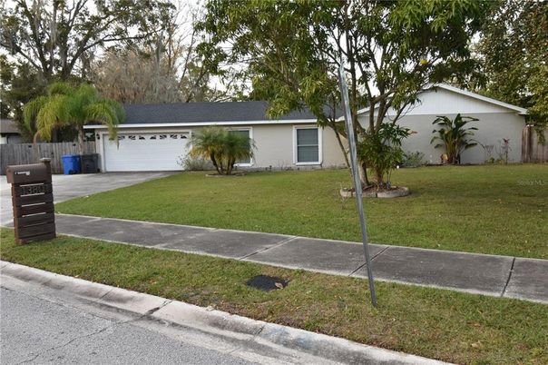 Attached, Exterior, Facade, Ranch