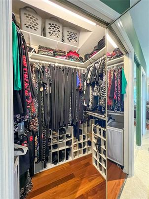 Interior, Walk-in Closets, Wood Texture Flooring
