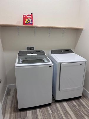 Interior, Washer, Wood Texture Flooring