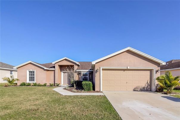 Attached, Exterior, Facade, Ranch