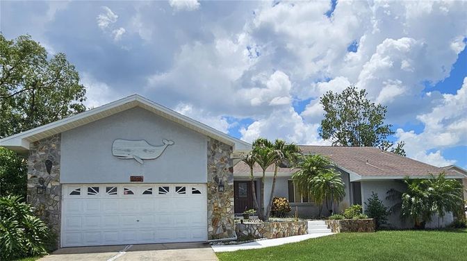 Attached, Exterior, Facade, Ranch