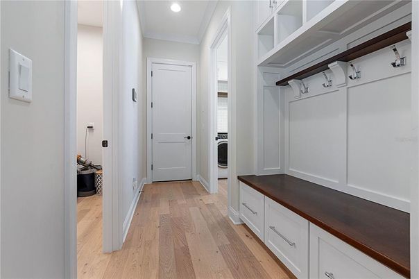 Interior, Recessed Lighting, Washer, Wood Texture Flooring