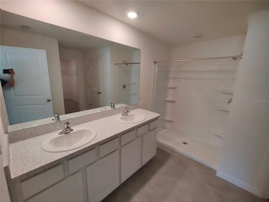 Bathroom, Dual Sink Vanities, Interior, Recessed Lighting