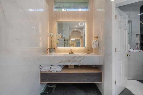 Bathroom, Interior, Recessed Lighting