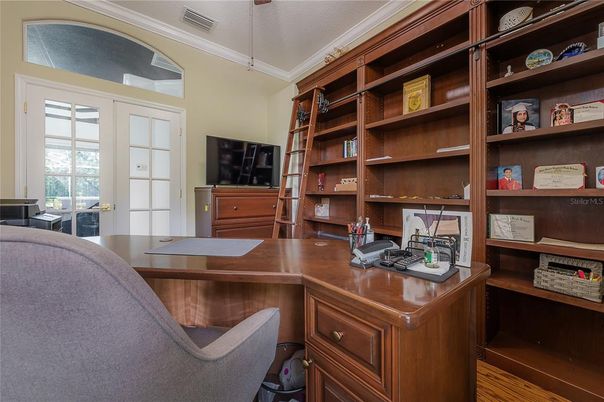 Home Office, Interior