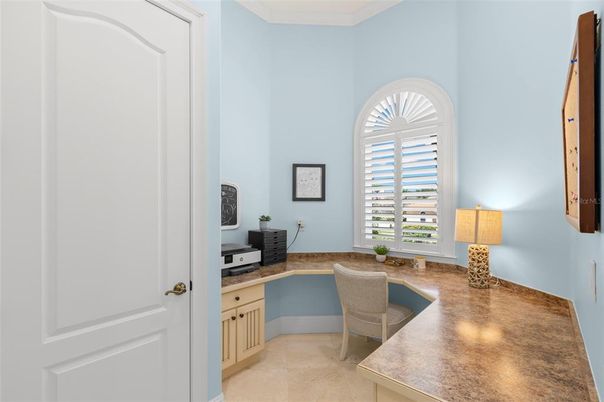 Home Office, Interior