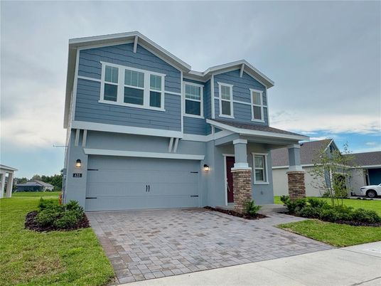 Attached, Exterior, Facade, American Craftsman