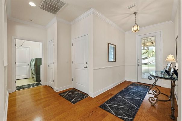 Interior, Pendant Lights, Recessed Lighting, Washer, Wood Texture Flooring
