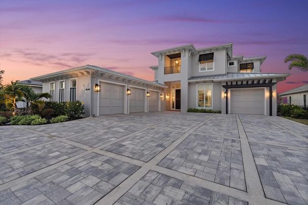 Attached, Exterior, Facade, Modern