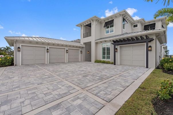 Attached, Exterior, Facade, Mediterranean