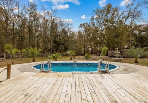 Exterior, Pool