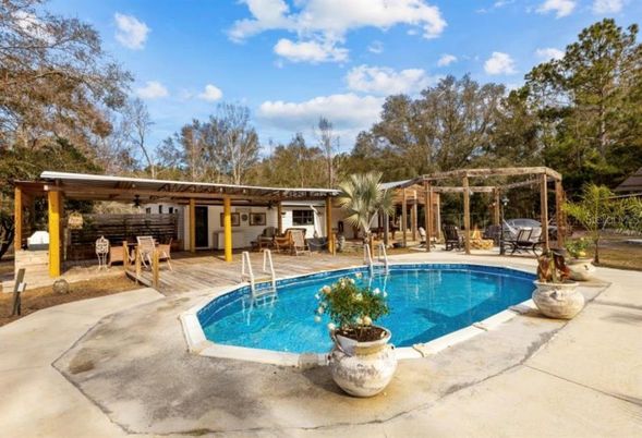 Exterior, Pool