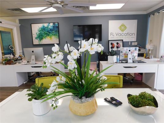 Home Office, Interior