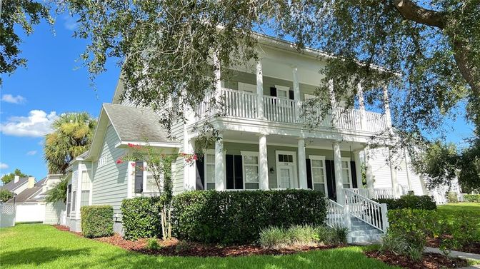 Exterior, Facade, American Foursquare