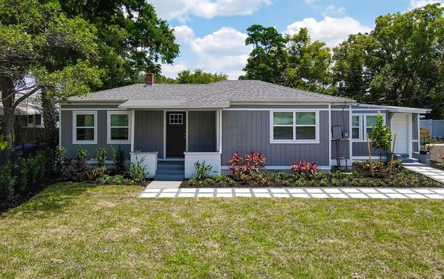 Backyard, Exterior, Facade, Ranch