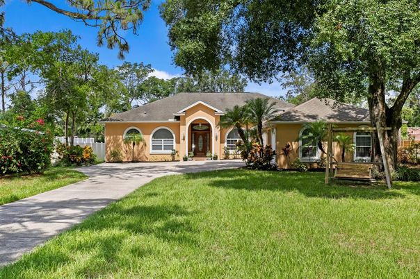 Backyard, Exterior, Facade, Ranch