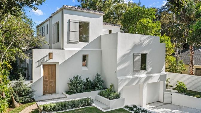 Exterior, Facade, Spanish Mediterranean