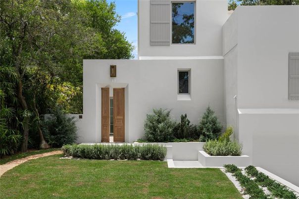 Backyard, Exterior, Facade, Modern