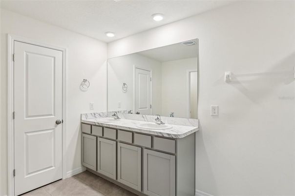 Bathroom, Dual Sink Vanities, Interior, Recessed Lighting