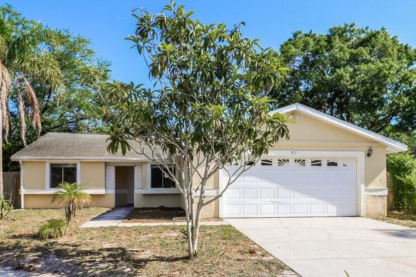 Attached, Exterior, Facade, Ranch