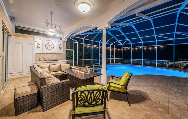 Interior, Pendant Lights, Pool, Sun Room