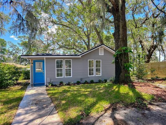 Backyard, Exterior, Facade, Ranch