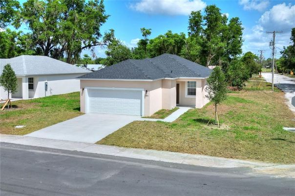 Attached, Exterior, Facade, Ranch