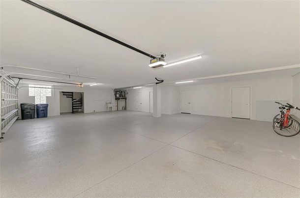 Garage, Interior