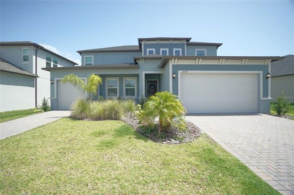 Attached, Exterior, Facade, Modern