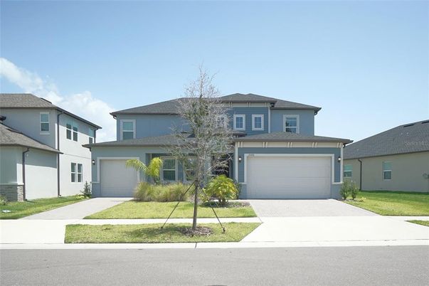 Attached, Exterior, Facade, Modern