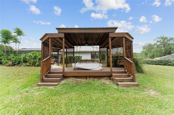 Backyard, Exterior