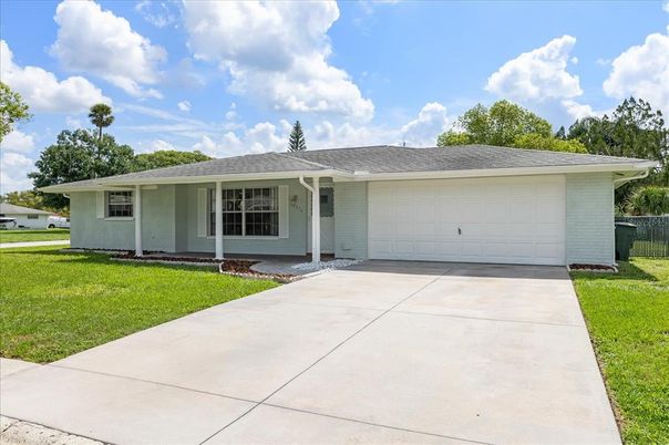 Attached, Exterior, Facade, Ranch