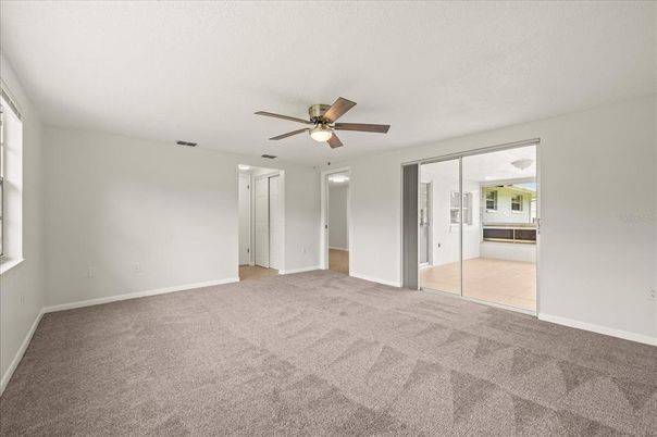 Empty room, Interior