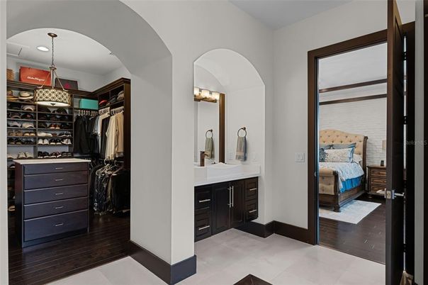 Bedroom, Interior, Recessed Lighting, Walk-in Closets, Wood Texture Flooring