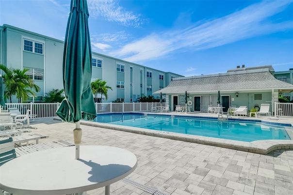 Exterior, Pool