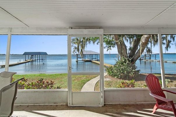 Interior, Sun Room, Water