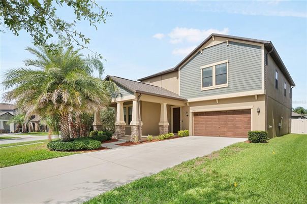Attached, Exterior, Facade, American Craftsman