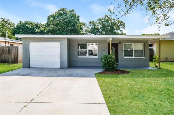 Attached, Exterior, Facade, Ranch