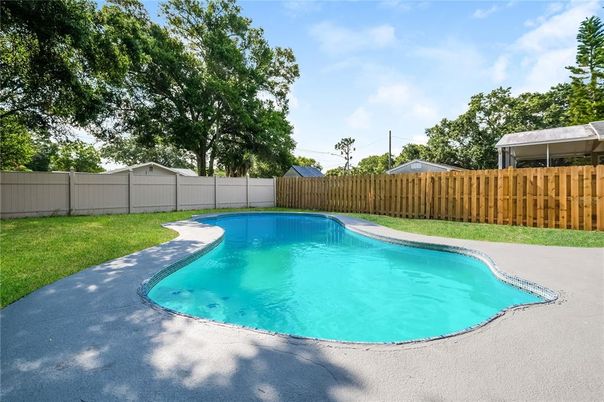 Exterior, Pool