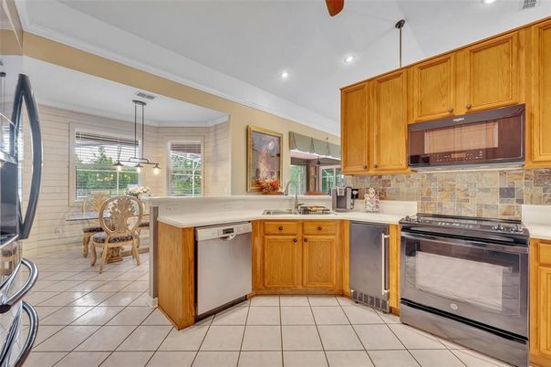 Dining room, Interior, Kitchen, Pendant Lights, Recessed Lighting, Stainless Steel Appliances