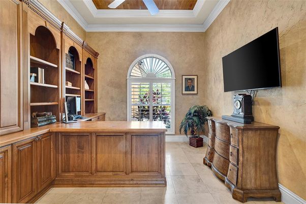 Home Office, Interior