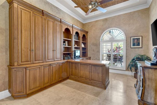 Home Office, Interior