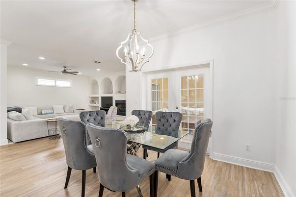 Dining room, Interior, Living room, Pendant Lights, Recessed Lighting, Wood Texture Flooring