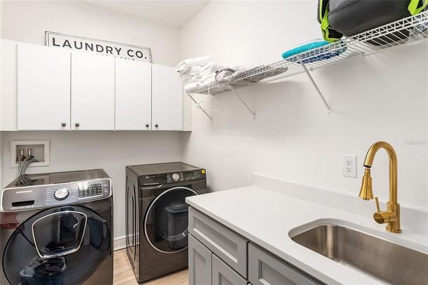 Interior, Washer, Wood Texture Flooring