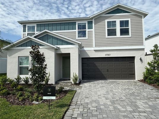Attached, Exterior, Facade, American Craftsman