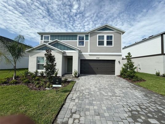 Attached, Exterior, Facade, American Craftsman