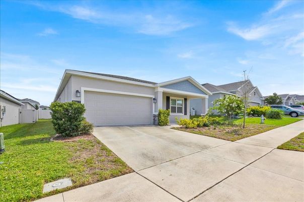 Attached, Exterior, Facade, Ranch