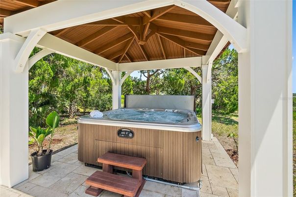 Exterior, Hot Tub