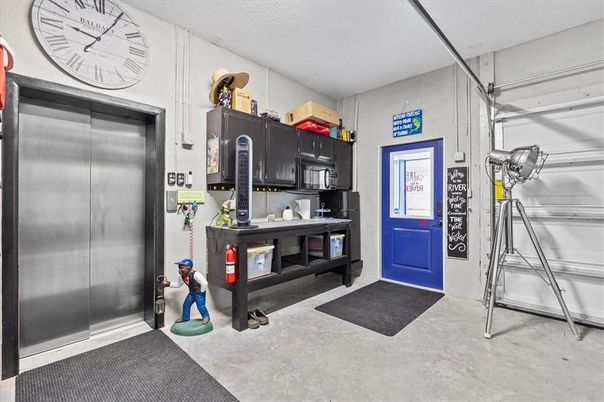 Elevator, Interior