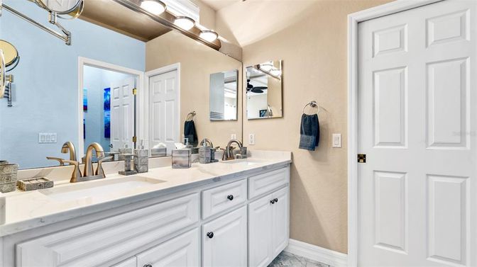 Bathroom, Dual Sink Vanities, Interior